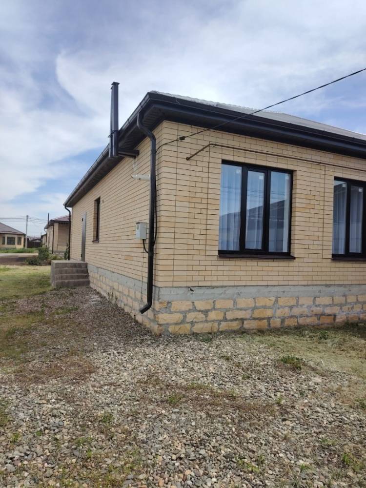 Ставропольский край, Михайловск, Чистопрудная ул.; Коттедж 95м² на участке 3 сот. 1 эт.