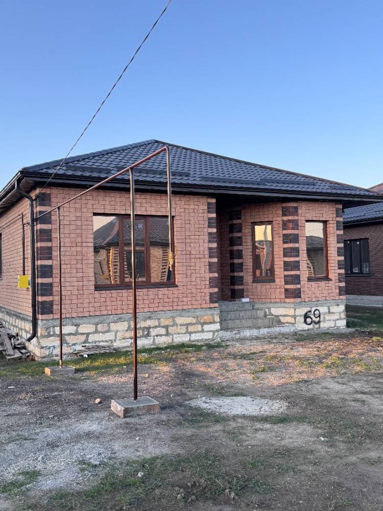 Ставропольский край, Михайловск, Бориса Стругацкого ул.; Дом 140м² на участке 4 сот. 1 эт.